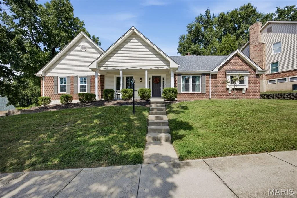 391 S Greentrails Drive, Chesterfield, MO 63017 — listing photo 1 of 36