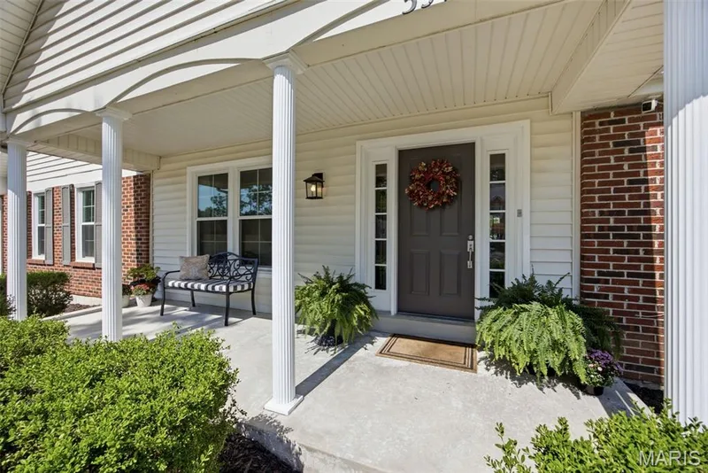 391 S Greentrails Drive, Chesterfield, MO 63017 — listing photo 2 of 36
