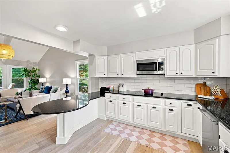 391 S Greentrails Drive, Chesterfield, MO 63017 — listing photo 13 of 36