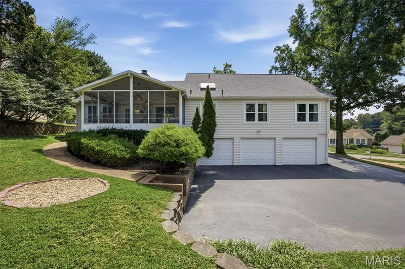 391 S Greentrails Drive, Chesterfield, MO 63017 — listing photo 33 of 36