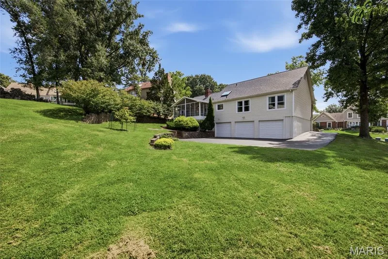 391 S Greentrails Drive, Chesterfield, MO 63017 — listing photo 35 of 36