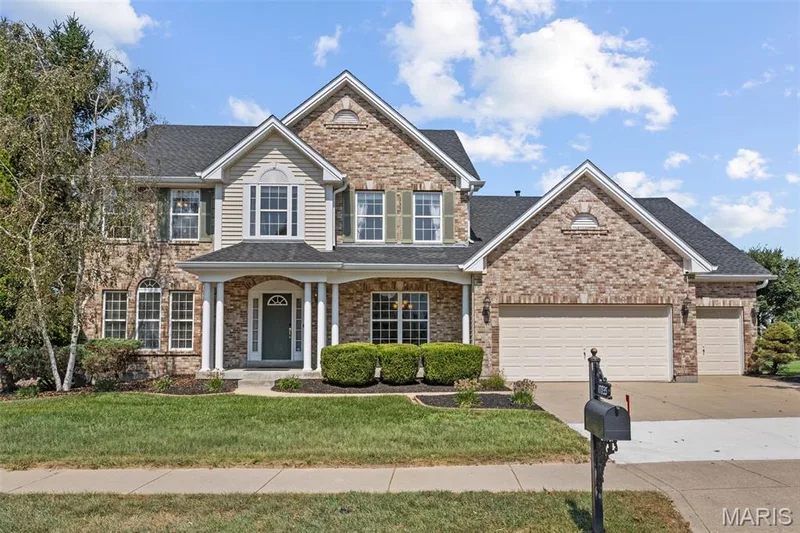 17835 Westhampton Woods Drive, Chesterfield, MO 63005 — listing photo 1 of 37