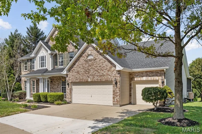 17835 Westhampton Woods Drive, Chesterfield, MO 63005 — listing photo 2 of 37