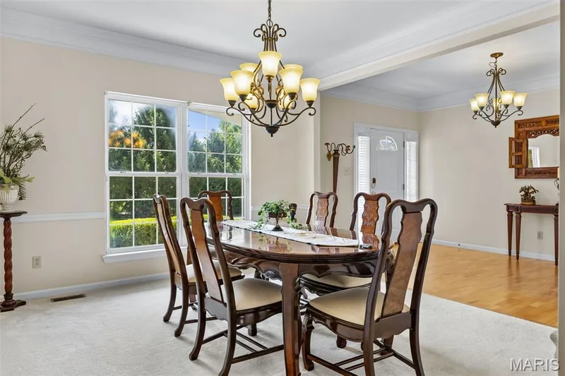 17835 Westhampton Woods Drive, Chesterfield, MO 63005 — listing photo 3 of 37