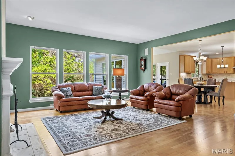 17835 Westhampton Woods Drive, Chesterfield, MO 63005 — listing photo 10 of 37