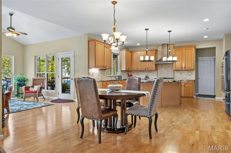 17835 Westhampton Woods Drive, Chesterfield, MO 63005 — listing photo 12 of 37