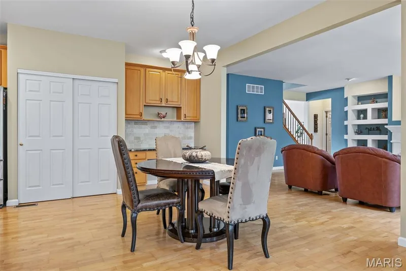 17835 Westhampton Woods Drive, Chesterfield, MO 63005 — listing photo 13 of 37