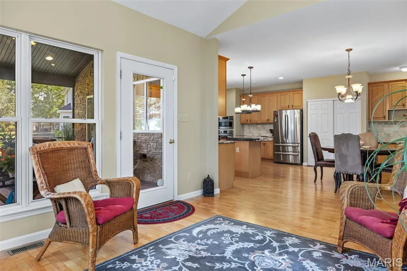 17835 Westhampton Woods Drive, Chesterfield, MO 63005 — listing photo 15 of 37