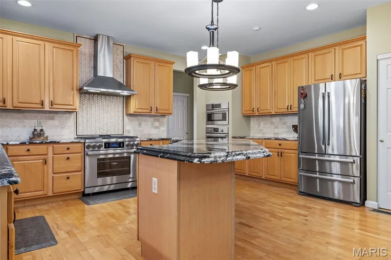 17835 Westhampton Woods Drive, Chesterfield, MO 63005 — listing photo 17 of 37