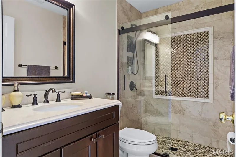 17835 Westhampton Woods Drive, Chesterfield, MO 63005 — listing photo 23 of 37