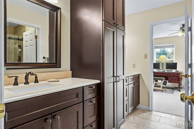 17835 Westhampton Woods Drive, Chesterfield, MO 63005 — listing photo 26 of 37