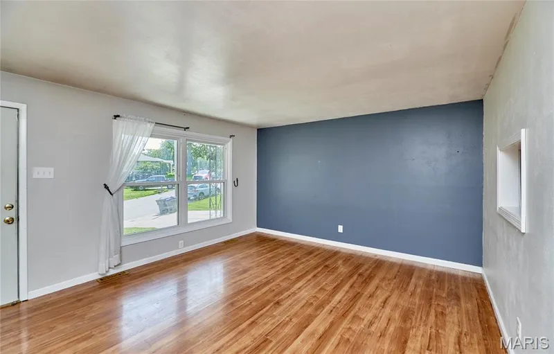 318 Capri Drive, O'Fallon, MO 63366 — listing photo 2 of 28
