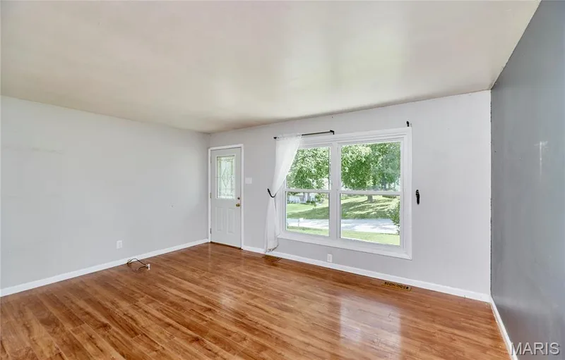 318 Capri Drive, O'Fallon, MO 63366 — listing photo 5 of 28
