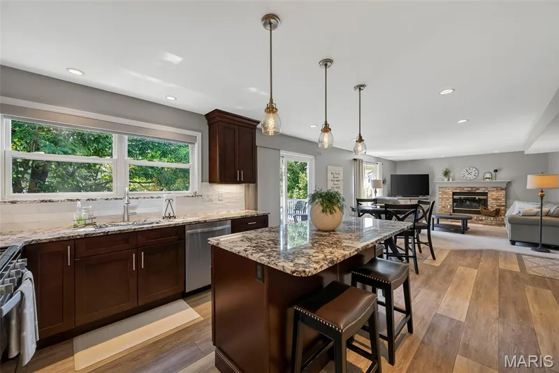 2001 Coreywood Drive, St Charles, MO 63303 — listing photo 4 of 70