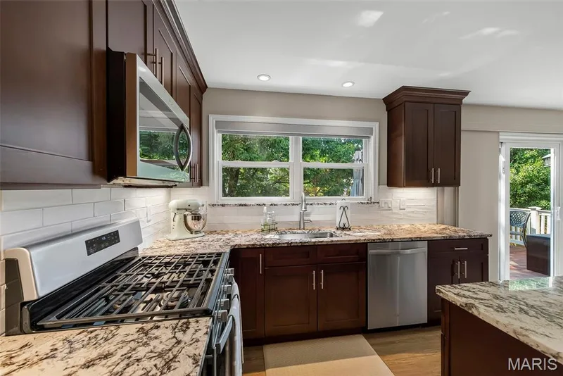 2001 Coreywood Drive, St Charles, MO 63303 — listing photo 5 of 70