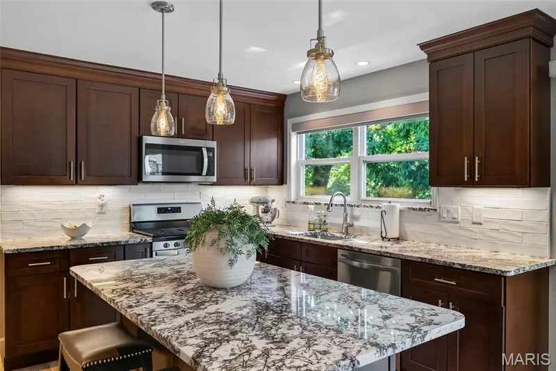 2001 Coreywood Drive, St Charles, MO 63303 — listing photo 6 of 70