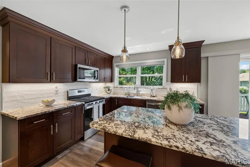 2001 Coreywood Drive, St Charles, MO 63303 — listing photo 7 of 70