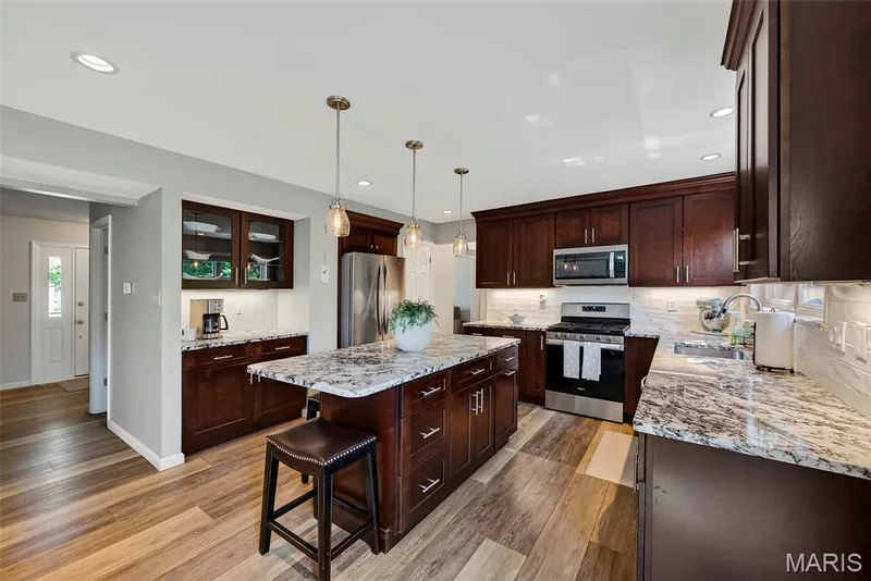 2001 Coreywood Drive, St Charles, MO 63303 — listing photo 9 of 70