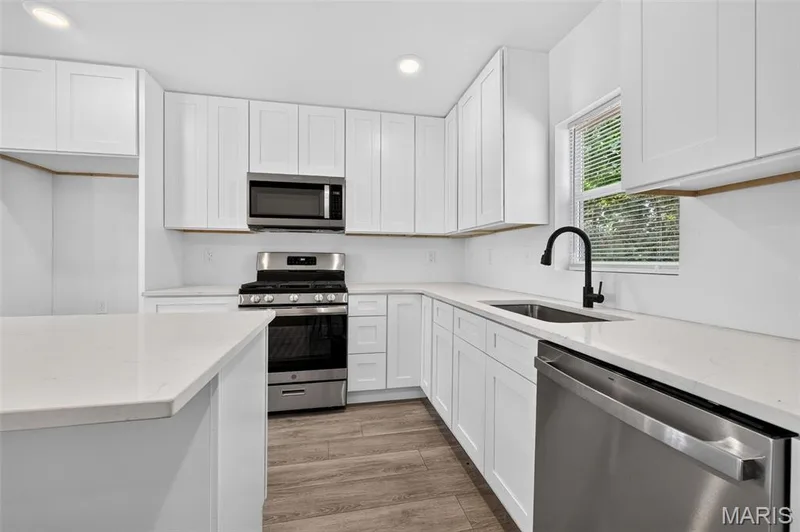 117 Saint Joseph Avenue, O'Fallon, MO 63366 — listing photo 3 of 34