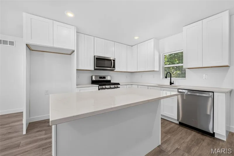 117 Saint Joseph Avenue, O'Fallon, MO 63366 — listing photo 5 of 34