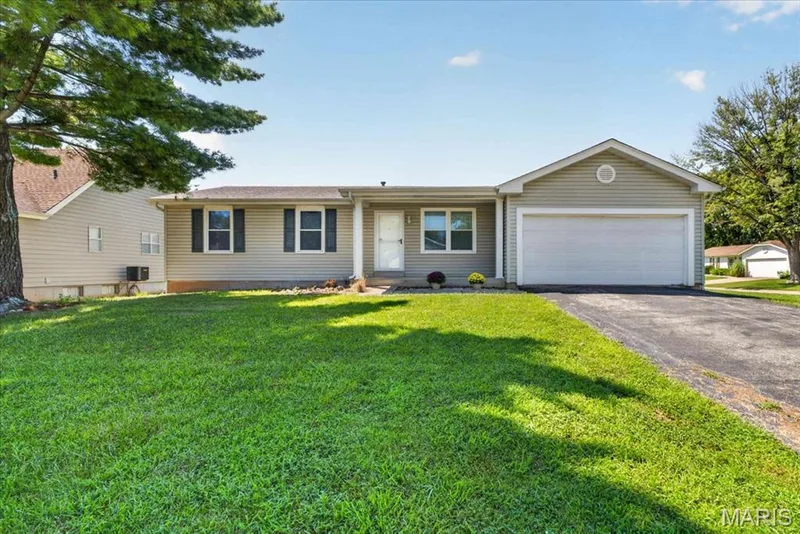 1 Hollow Tree Court, St Peters, MO 63376 — listing photo 1 of 26