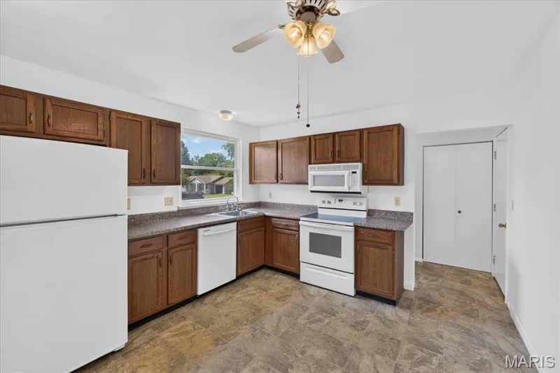 1 Hollow Tree Court, St Peters, MO 63376 — listing photo 8 of 26
