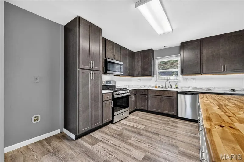 206 Cordes Street, O'Fallon, MO 63366 — listing photo 8 of 37