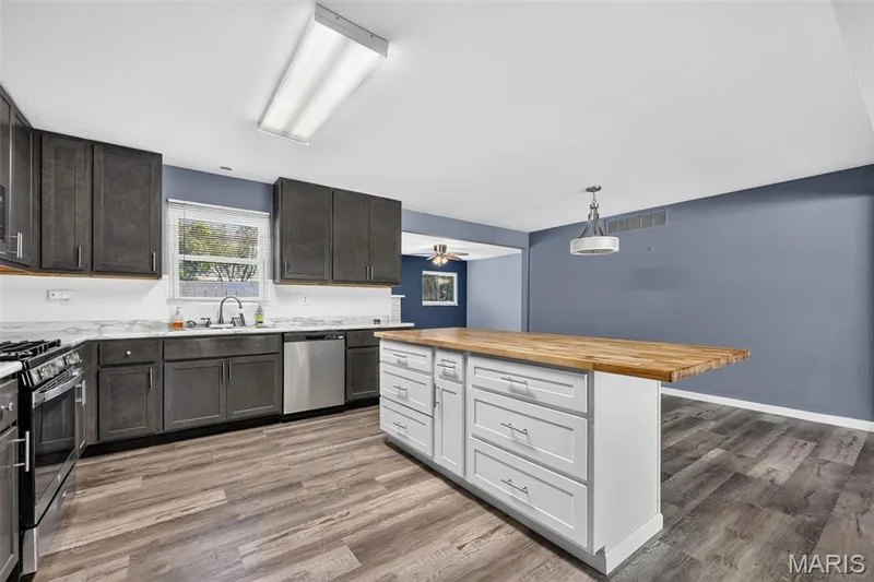 206 Cordes Street, O'Fallon, MO 63366 — listing photo 11 of 37