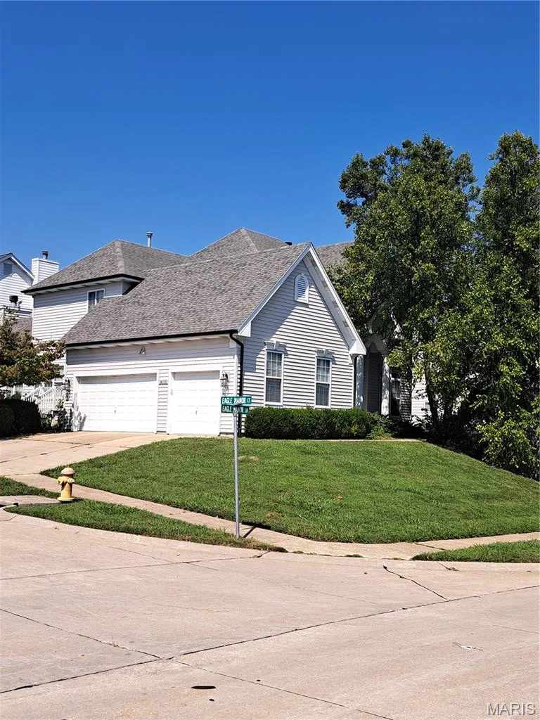 14001 Eagle Manor Court, Chesterfield, MO — listing photo 1