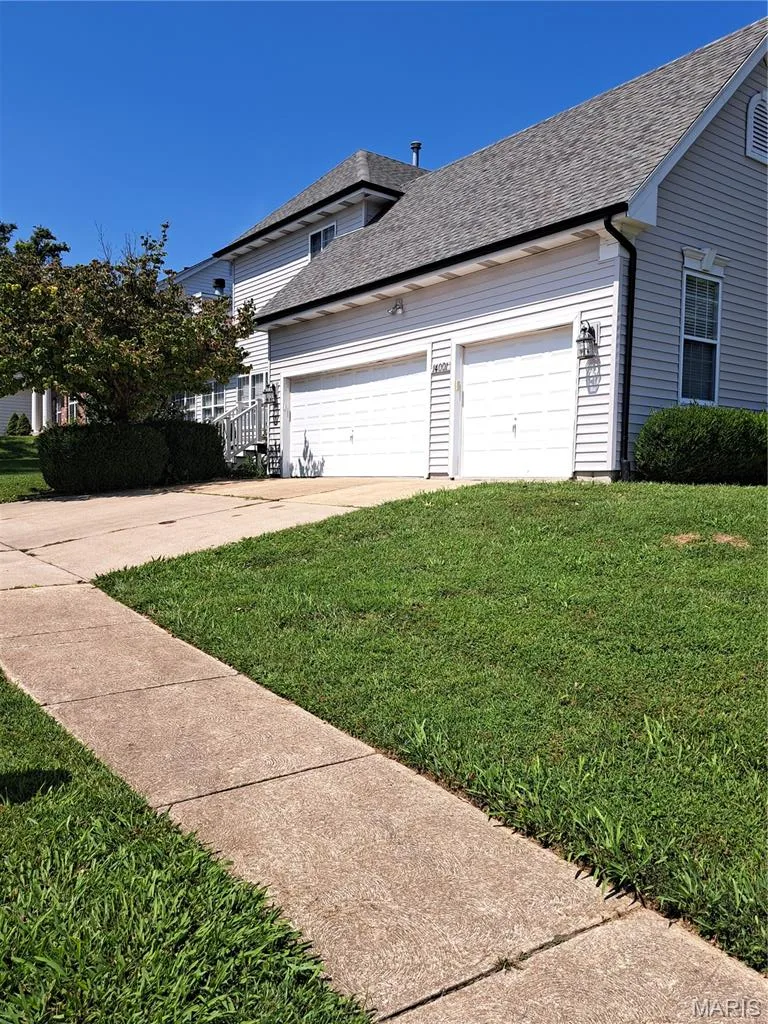 Side Entry 3 Car Garage — 14001 Eagle Manor Court, Chesterfield, MO 63017