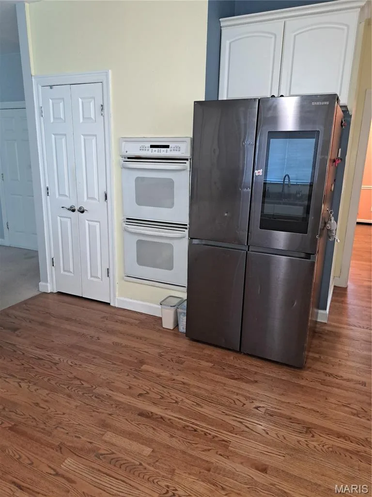 Double oven and double door pantry — 14001 Eagle Manor Court, Chesterfield, MO 63017