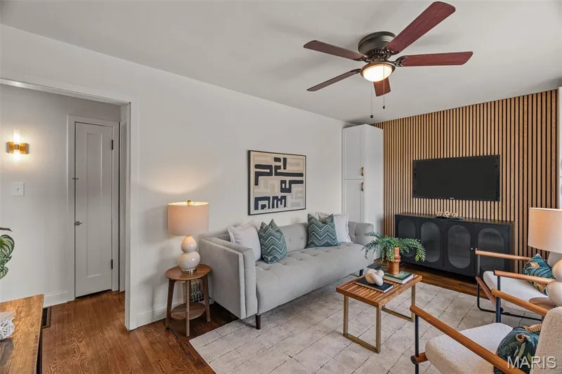 Living Room — 413 Tower Grove Place, St Charles, MO 63301