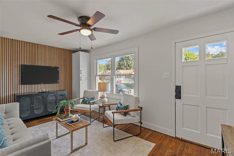 Living Room — 413 Tower Grove Place, St Charles, MO 63301
