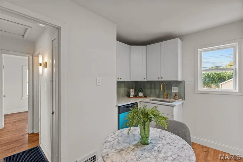 Kitchen — 413 Tower Grove Place, St Charles, MO 63301