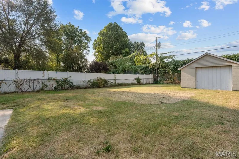 Back Yard and garage — 413 Tower Grove Place, St Charles, MO 63301
