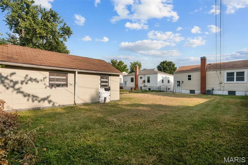 Back Yard and garage — 413 Tower Grove Place, St Charles, MO 63301