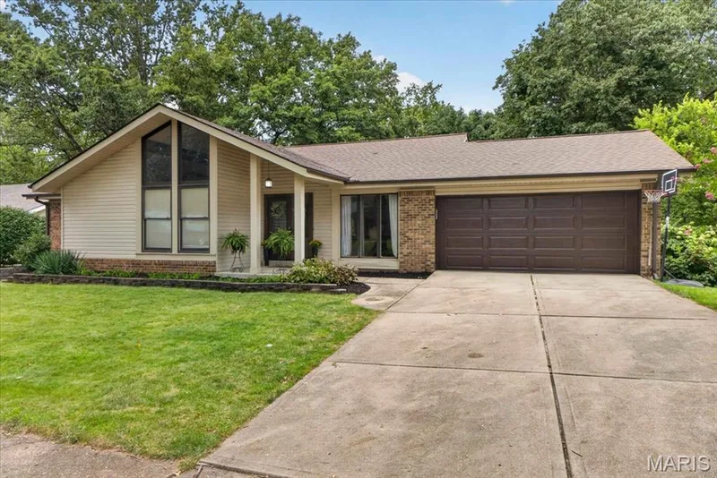 15250 Kingsman Circle, Chesterfield, MO 63017 — listing photo 6 of 55