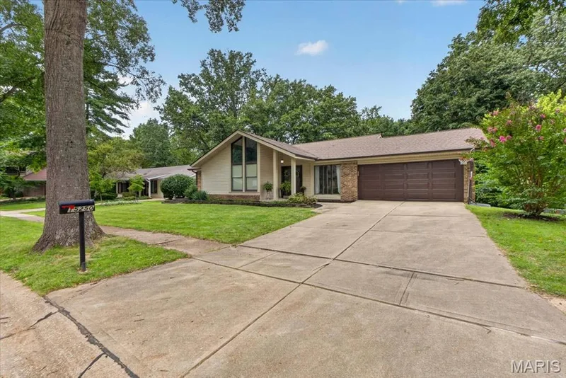15250 Kingsman Circle, Chesterfield, MO 63017 — listing photo 7 of 55