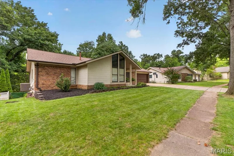 15250 Kingsman Circle, Chesterfield, MO 63017 — listing photo 8 of 55