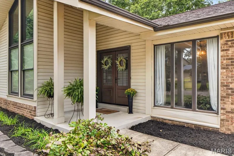 15250 Kingsman Circle, Chesterfield, MO 63017 — listing photo 9 of 55