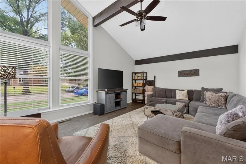 15250 Kingsman Circle, Chesterfield, MO 63017 — listing photo 2 of 55