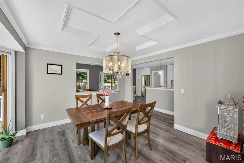 Tray ceiling — 6 Potomac Court, St Charles, MO 63303