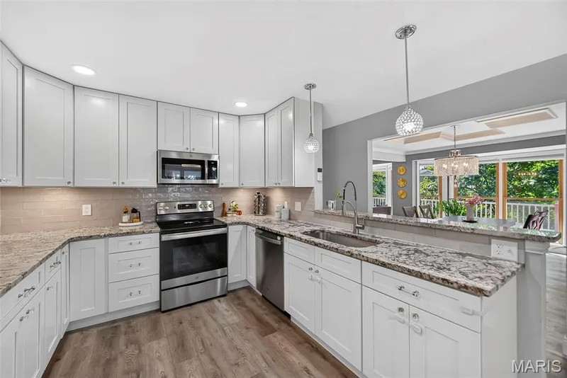 Stainless steel appliances and soft closing cabinets — 6 Potomac Court, St Charles, MO 63303