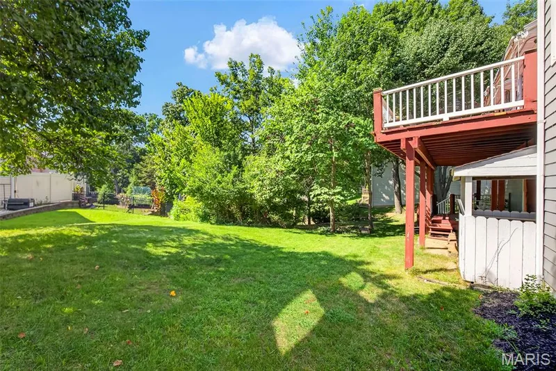 Side yard — 6 Potomac Court, St Charles, MO 63303