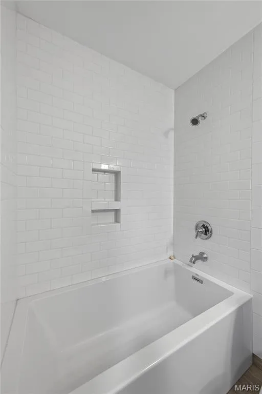 Tub/Shower in Secondary Bathroom — 16 Mill Race Drive, St Peters, MO 63376