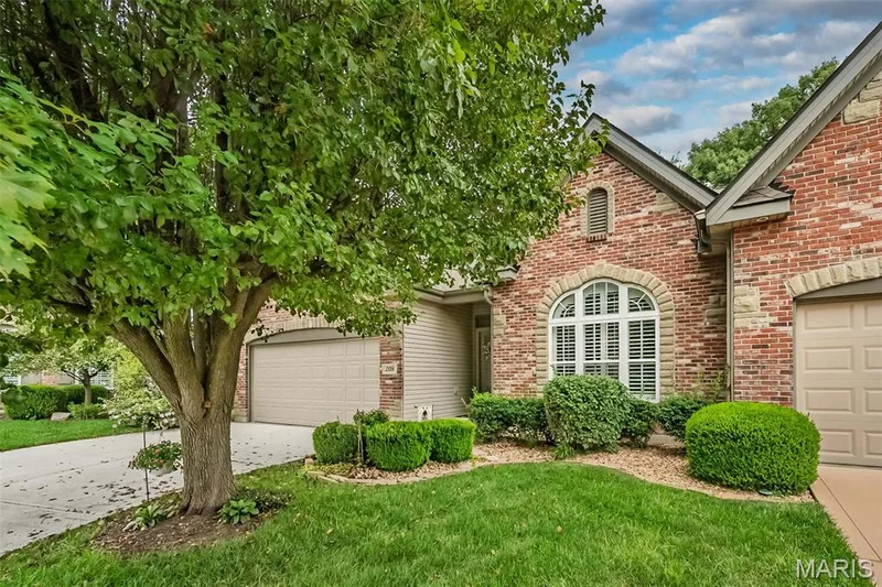 208 Strawberry Fields Court, St Peters, MO 63376 — listing photo 2 of 55