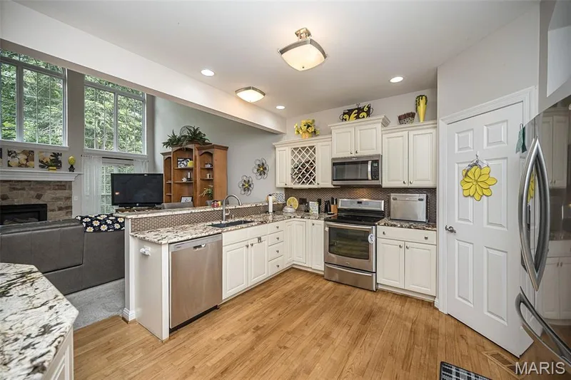 208 Strawberry Fields Court, St Peters, MO 63376 — listing photo 11 of 55