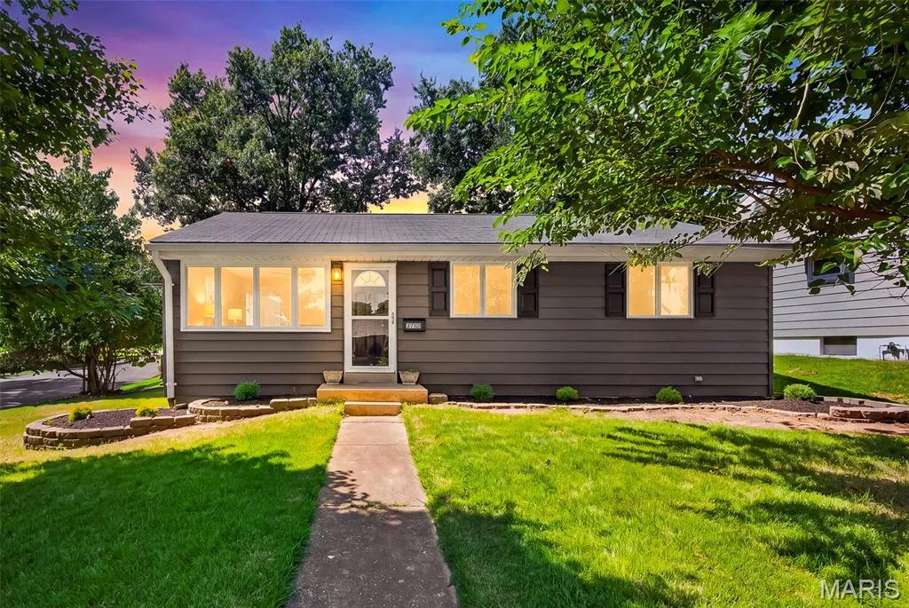 2701 Sibley Street, St Charles, MO 63301 — listing photo 1 of 34