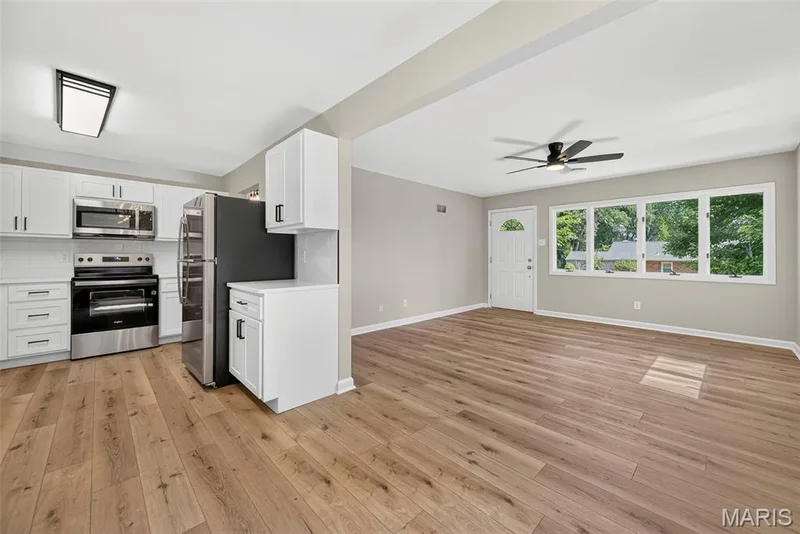 2701 Sibley Street, St Charles, MO 63301 — listing photo 5 of 34
