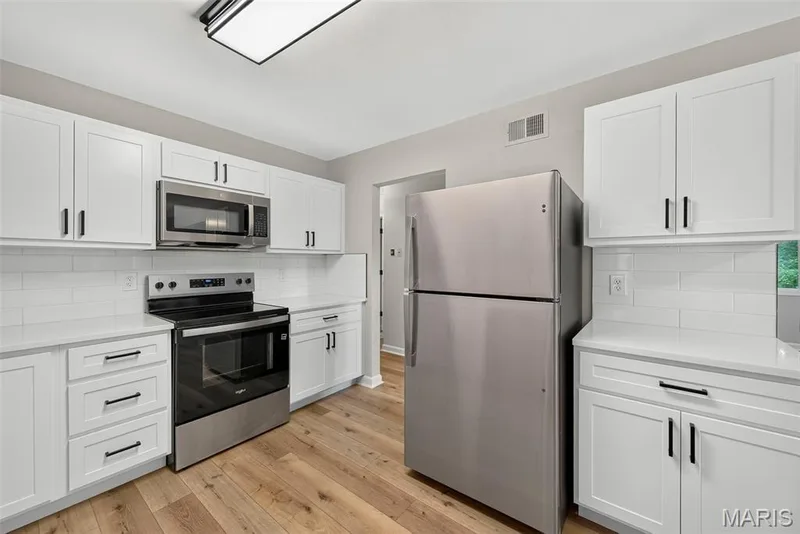 2701 Sibley Street, St Charles, MO 63301 — listing photo 9 of 34
